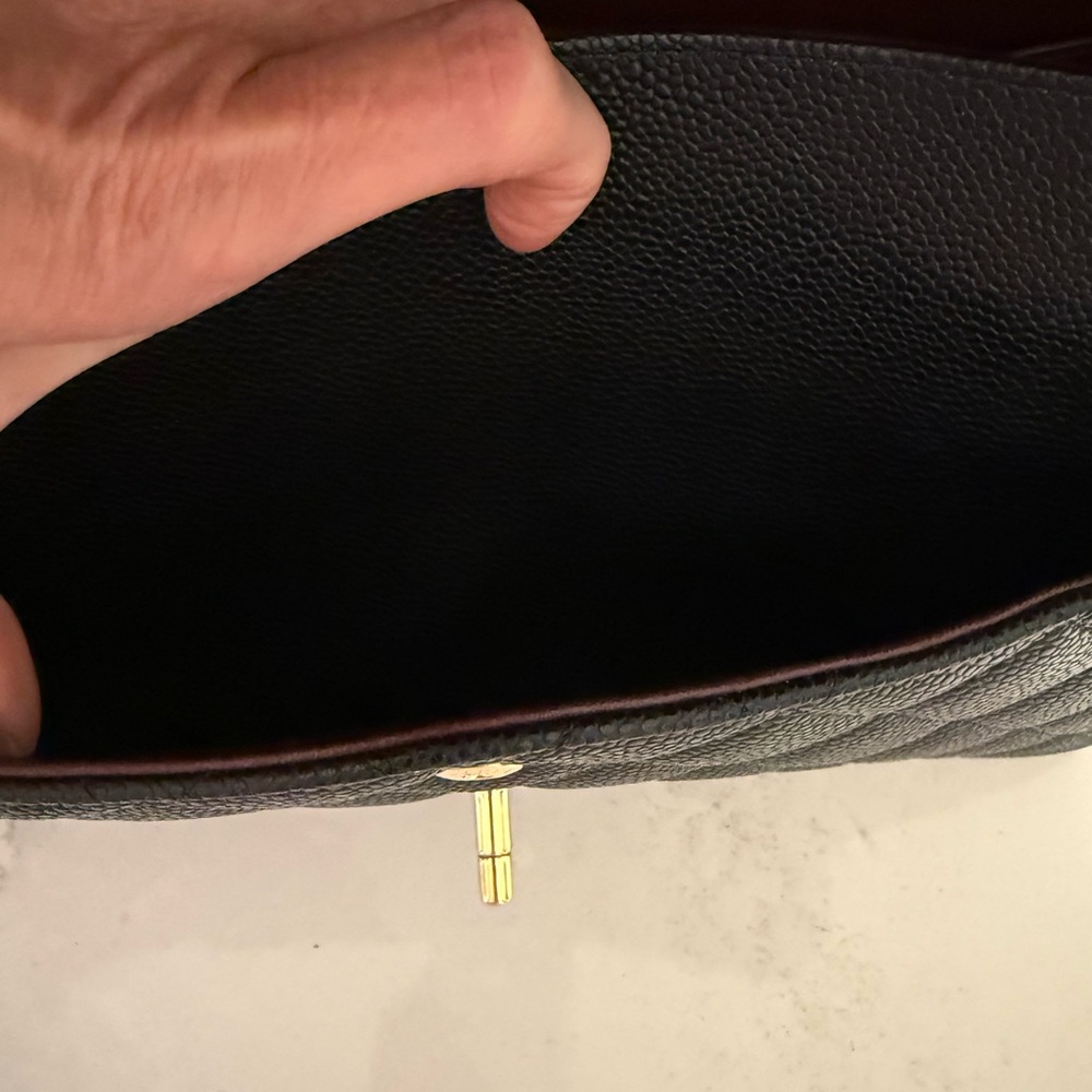 Chanel Black and Gold Quilted Shoulder Bag - Picture 12 of 13